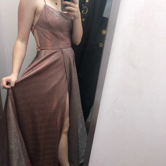 Sparkly maroon prom dress - Picture 1 of 3